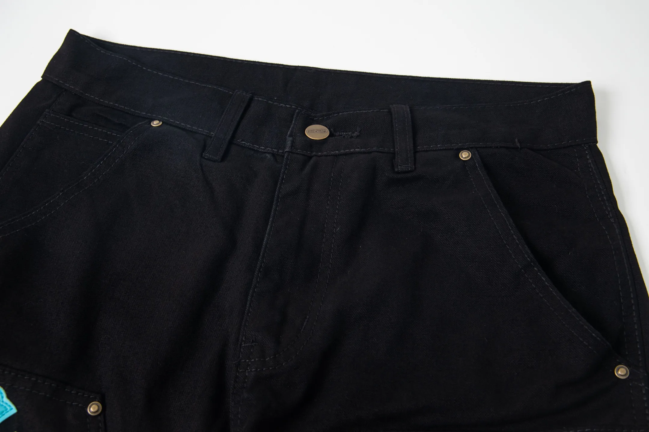 P260 Chrome Hearts co-branded Carhartt zipper leather jeans, priced at 16W+, patchwork cross pattern embellishment, high-waisted washed jeans! ! Absolutely high-end luxury products, 8W+ level god-level single products, super popular products, made with top heavy industry, a magic weapon that cannot be missed. About Kroxin This is an extremely luxurious fashion brand, which can also be called the nobles of the high street. It has always been an exclusive brand for some hipsters or the rich second generation. Compared with ordinary high streets, it is more luxurious and noble. Compared with luxury brands, it has a more fashionable personality and has always been a brand that I have a special liking for. Style number: 1772# Size: 28 30 32 34 36